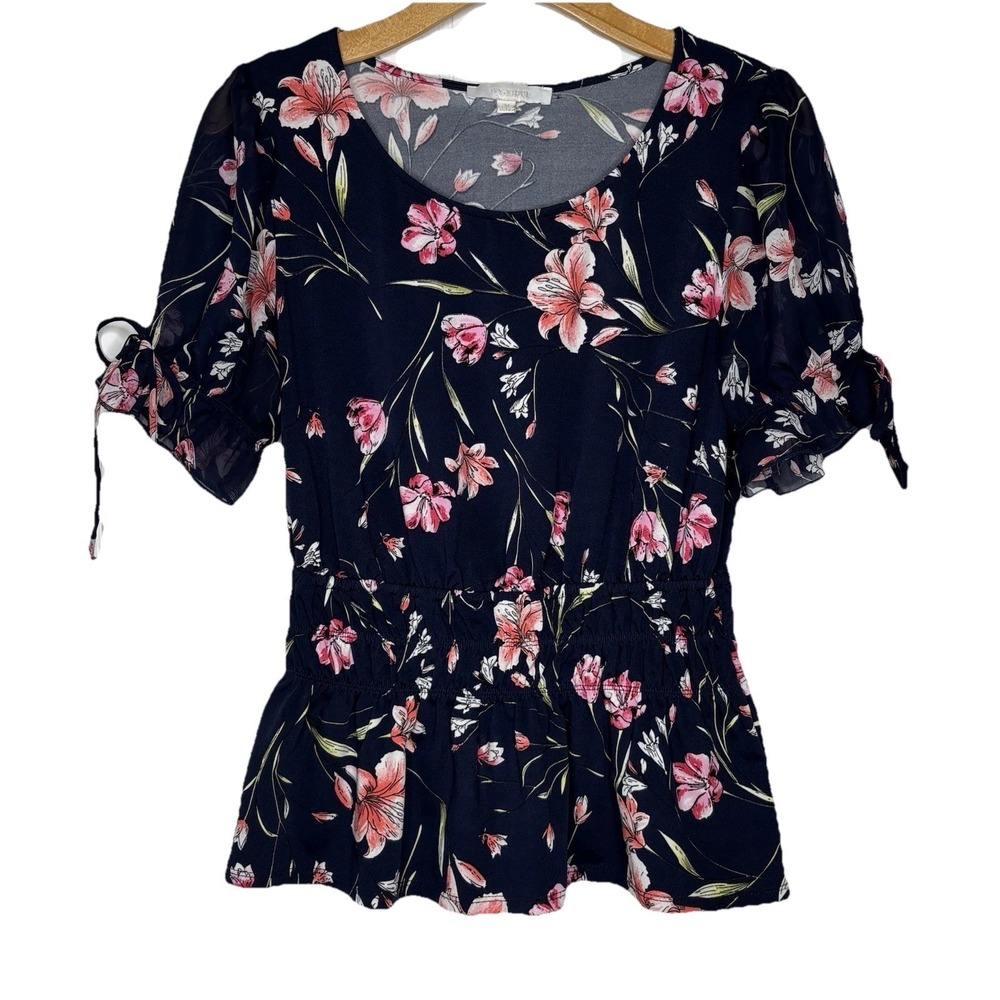Ivy Ridge Blouse Med  Blue Pink Floral Smock Waist Ruffle Short Sleeve Neckline